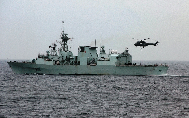 Canadian_navy_frigate_HMCS_Calgary.jpg